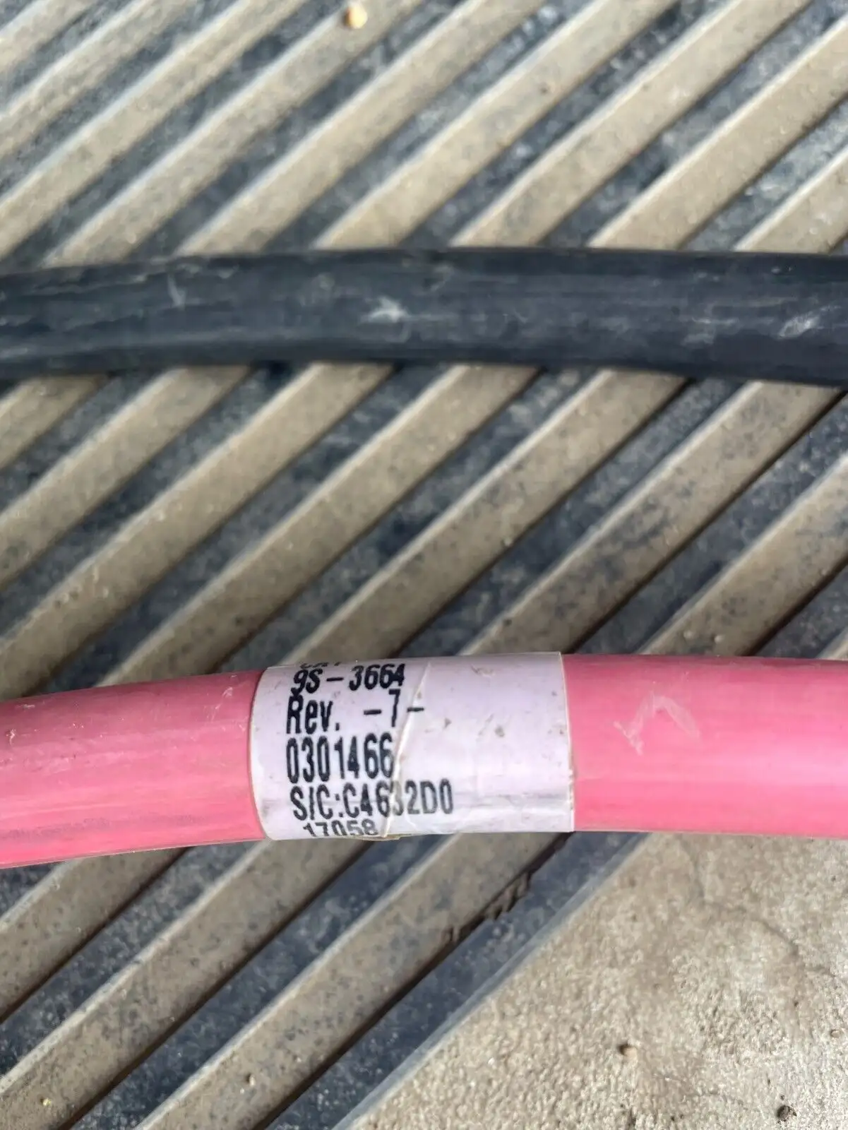 Caterpillar heavy equipment double ended boosting cable - Image 2