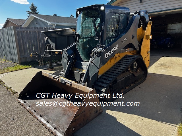 2019 Deere 317G Skidsteer and 2020 Canada Manufacturing Limited dump trailer - Image 4