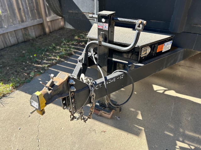 2019 Deere 317G Skidsteer and 2020 Canada Manufacturing Limited dump trailer - Image 10